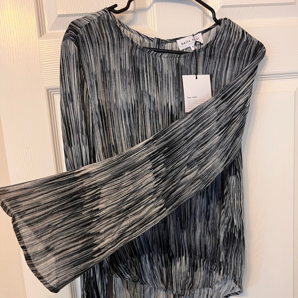 Bella Dahl top